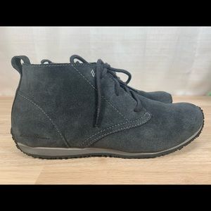 Eddie Bauer women’s suede GREY chukka boots Sz 8.5